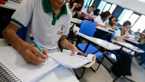 Número de estudantes de 15 a 17 anos que trabalham cai para menos de 5% no Ceará, aponta IBGE