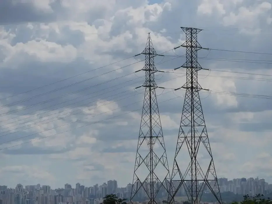 Ceará garante R$ 8 milhões em projetos de energia por chamadas públicas e reforça investimentos no setor elétrico