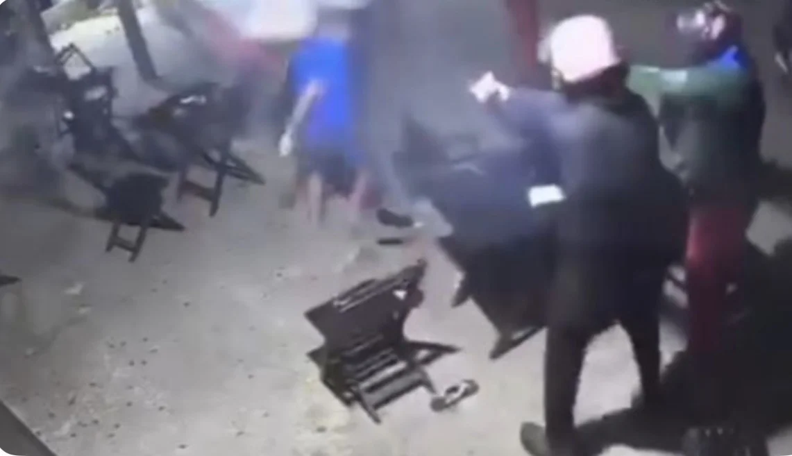 Homem é m0rt0 e outras duas pessoas ficam feridas após at4qu3 a t1r0s em bar no interior do Ceará