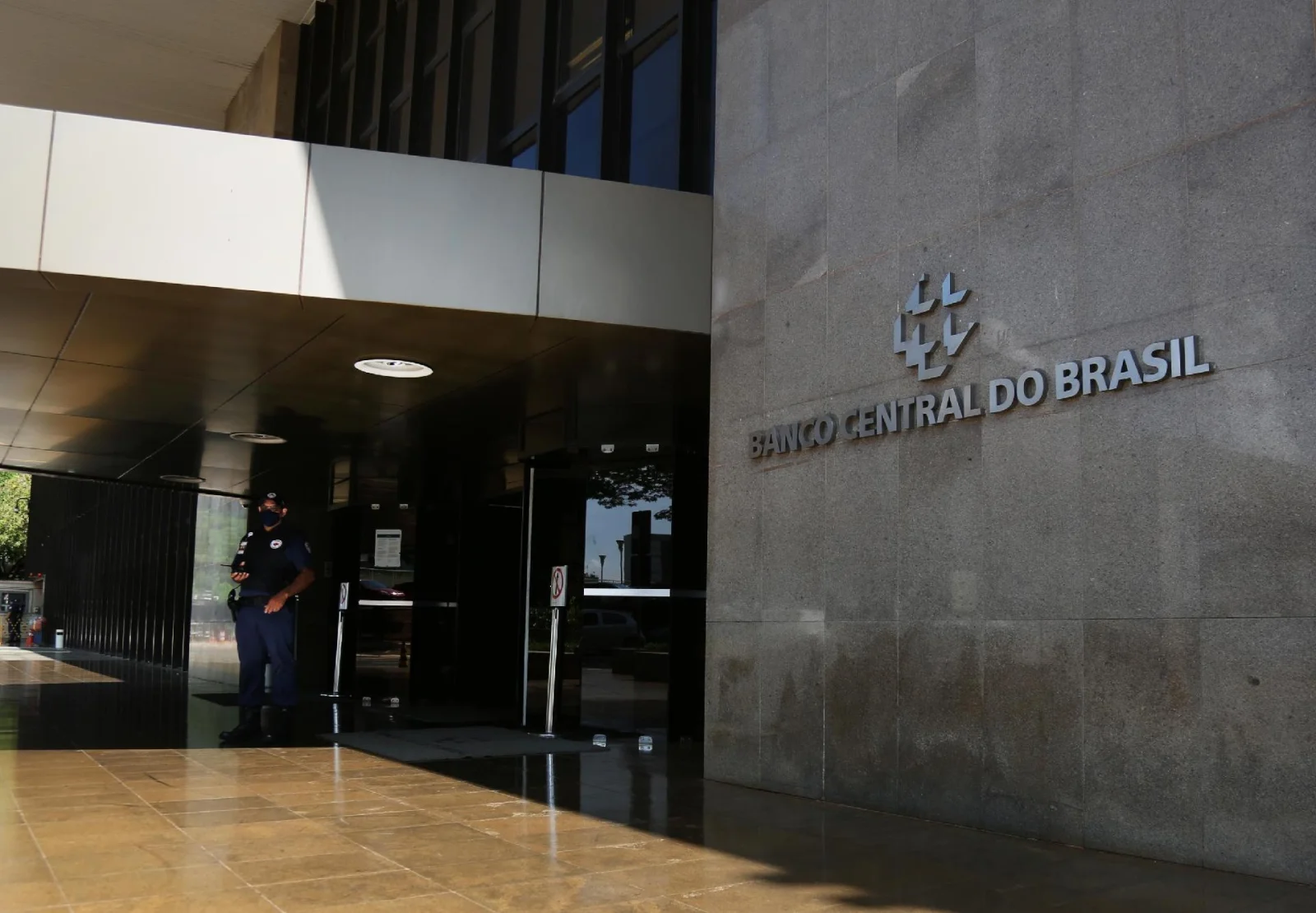 Governo autoriza concursos para Receita Federal e Banco Central; serão 316 vagas