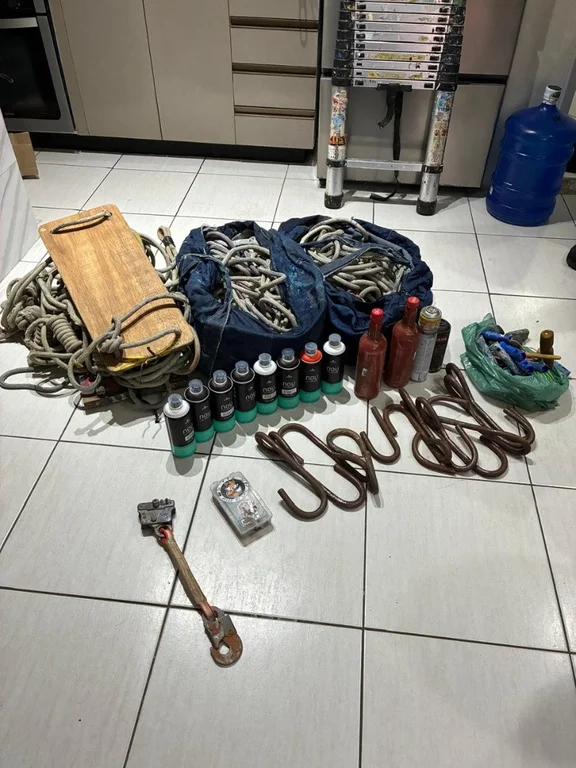 PF prende três suspeitos por pichação em prédio do INSS em Fortaleza