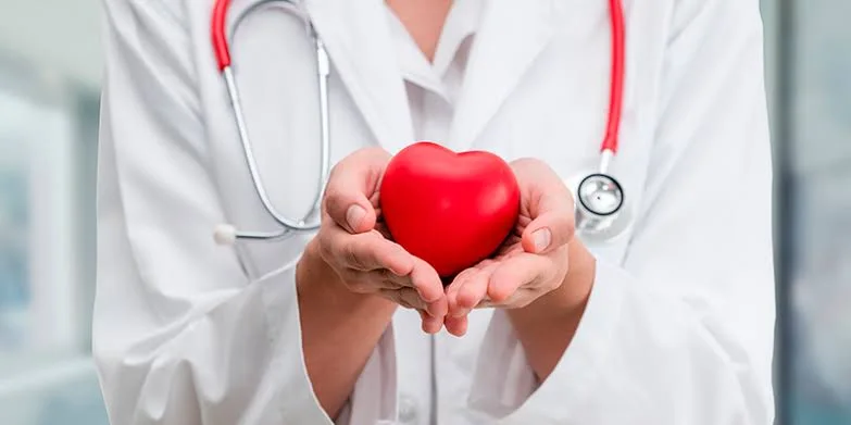 Especialistas alertam para diferença nos sintomas de infarto entre gêneros