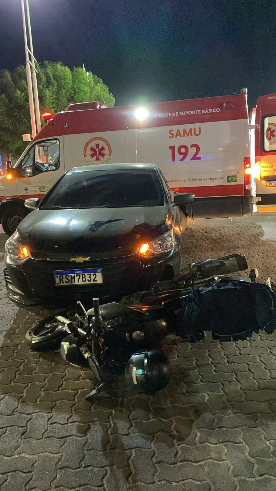 Colisão entre carro e motocicleta deixa motociclista ferido próximo ao Arco de Nossa Senhora de Fátima, em Sobral