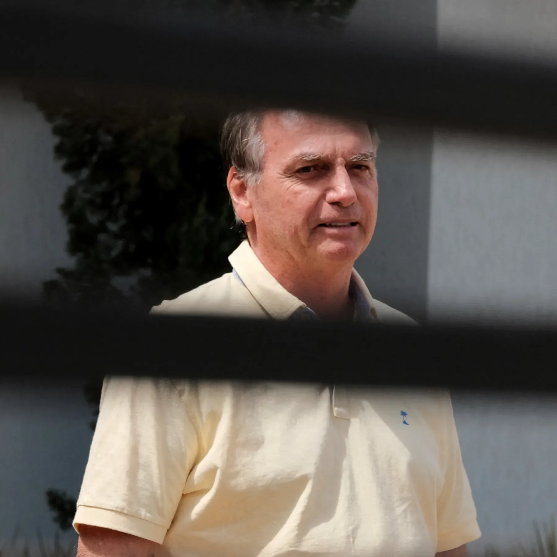 Bolsonaro pede suspensão da prisão até análise de revisão da condenação pelo STF