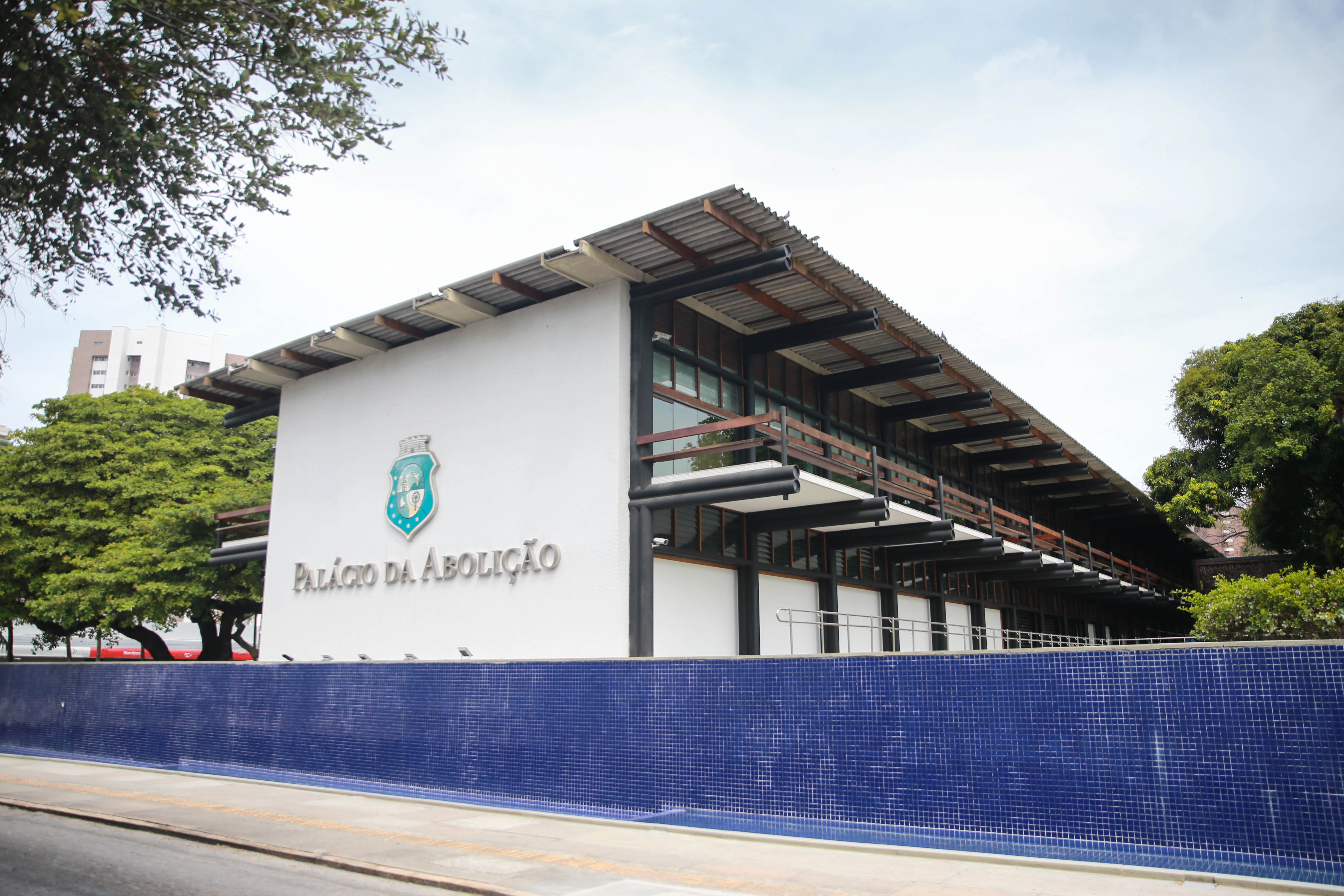 Ceará terá ponto facultativo e pagamento antecipado para servidores