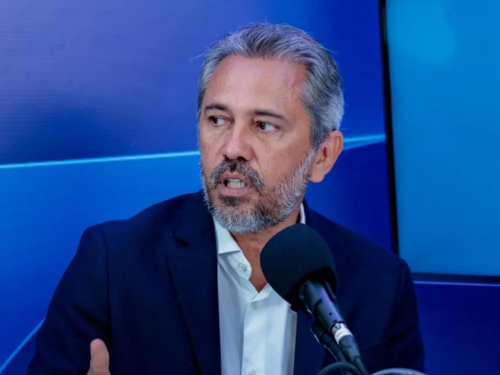 Elmano critica ação judicial de Ciro Gomes sobre o pleito estadual