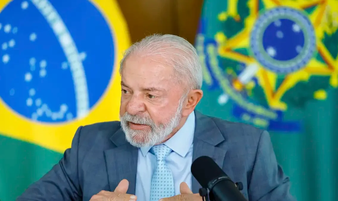 Lula anuncia PEC para garantir tarifa zero nos fins de semana