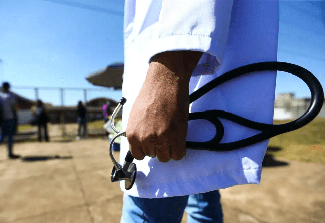Congresso aprova MP que condiciona exercício da medicina ao Enamed
