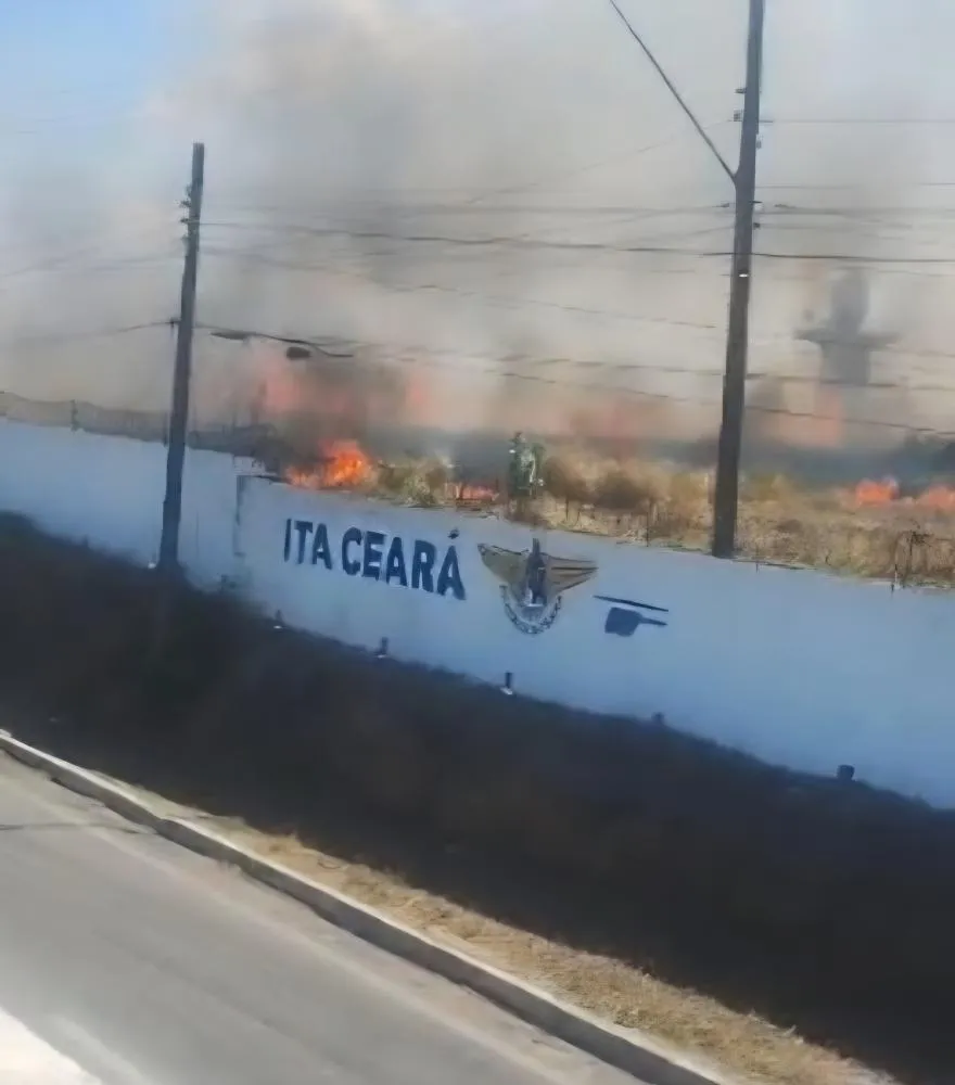 Incêndio atinge vegetação de campus do ITA Ceará em Fortaleza