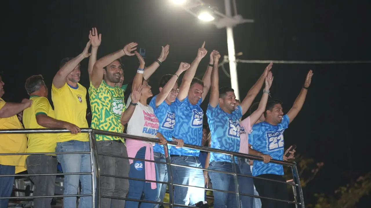 Flávio faz campanha em Fortaleza e acena ao público LGBT