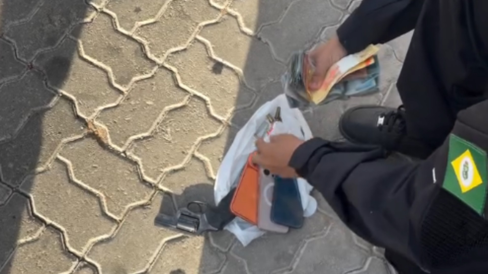 Três homens são presos por extorsão e ameaças a comerciantes em Banabuiú