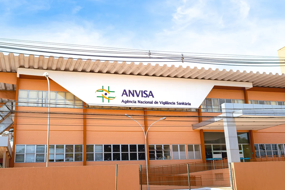 Anvisa determina recolhimento de lotes de remédios contra câncer e solução para reidratação