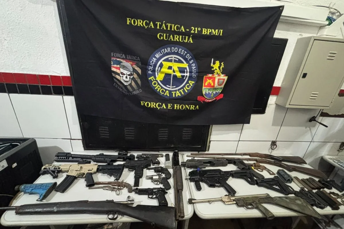 Homem é preso com submetralhadora, fuzil e explosivos no litoral de São Paulo