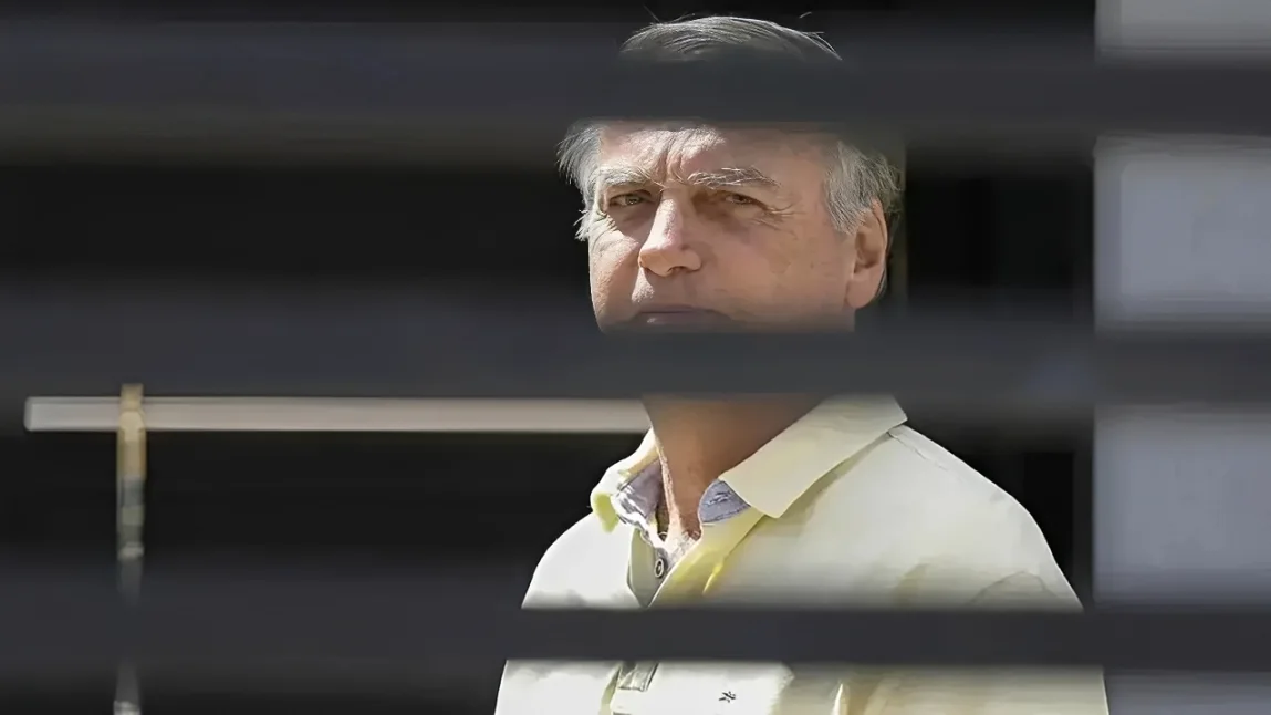 Defesa de Bolsonaro apresenta nova revisão criminal ao STF e pede suspensão da pena