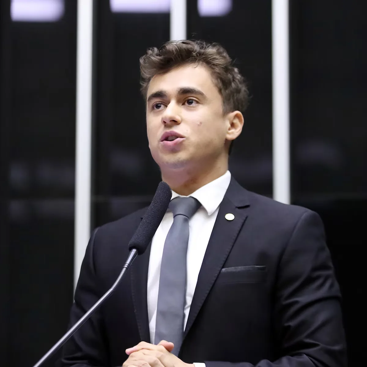 Nikolas Ferreira é reeleito com mais de 3 milhões de votos e bate recorde histórico