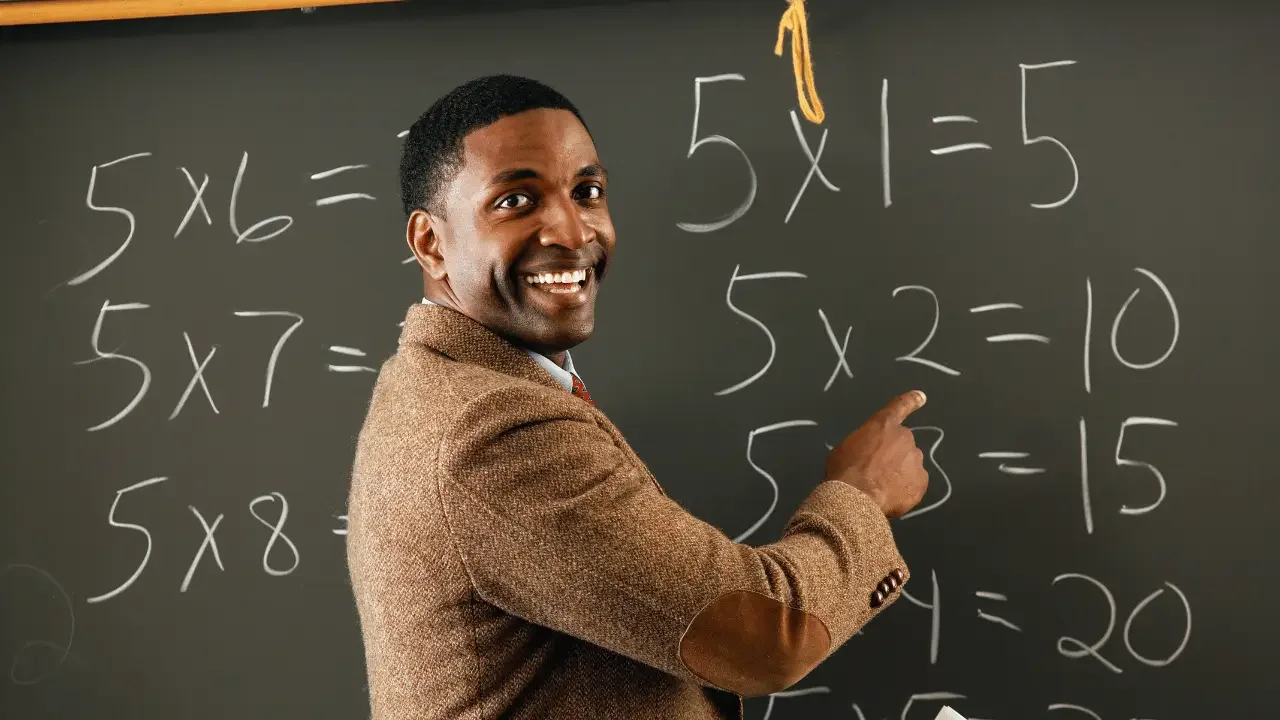 Dia do Professor é celebrado em 15 de outubro no Brasil; conheça a origem da data