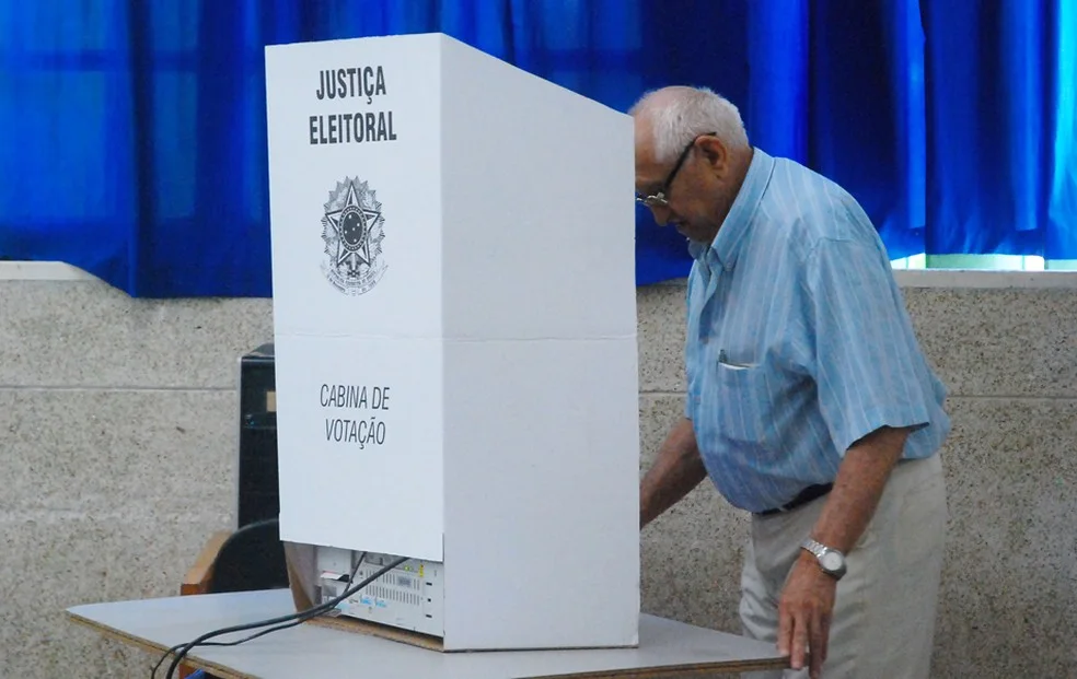 Abstenção de eleitores com mais de 70 anos cai 9,7 pontos percentuais nas eleições de 2026