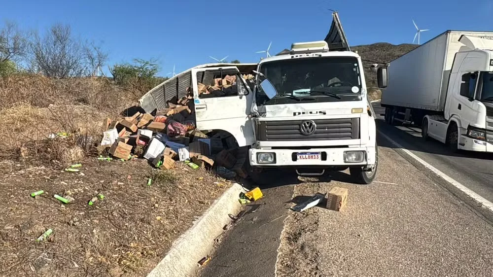 Motorista m0rr3 e passageiro fica ferido após pularem de caminhão em movimento em rodovia