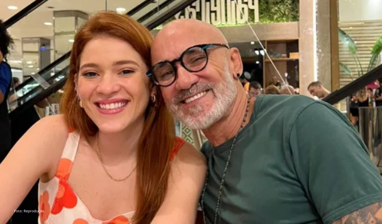 Leia mais sobre o artigo Ex-BBB Ana Clara rebate críticas sobre pai trabalhar como Uber