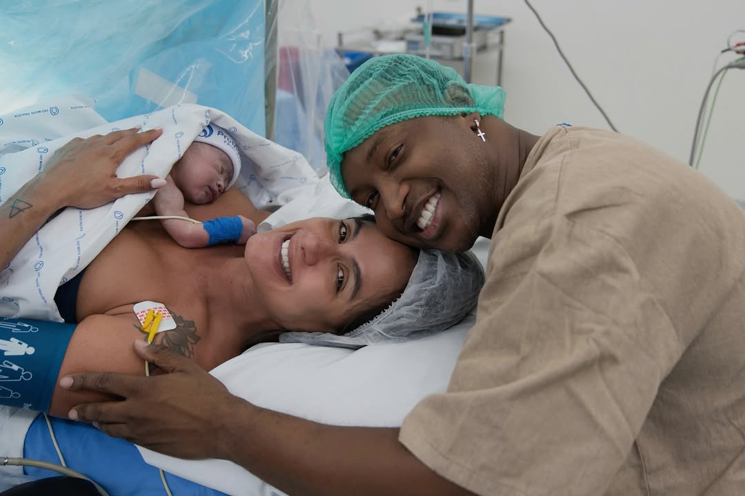 Leia mais sobre o artigo Nasce Bento, primeiro filho de Thiaguinho e Carol Peixinho