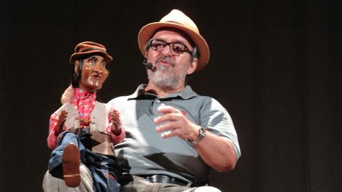 Leia mais sobre o artigo Morre o humorista Augusto Bonequeiro aos 74 anos em FortalezaArtista foi referência no teatro de bonecos e ícone do humor cearense.