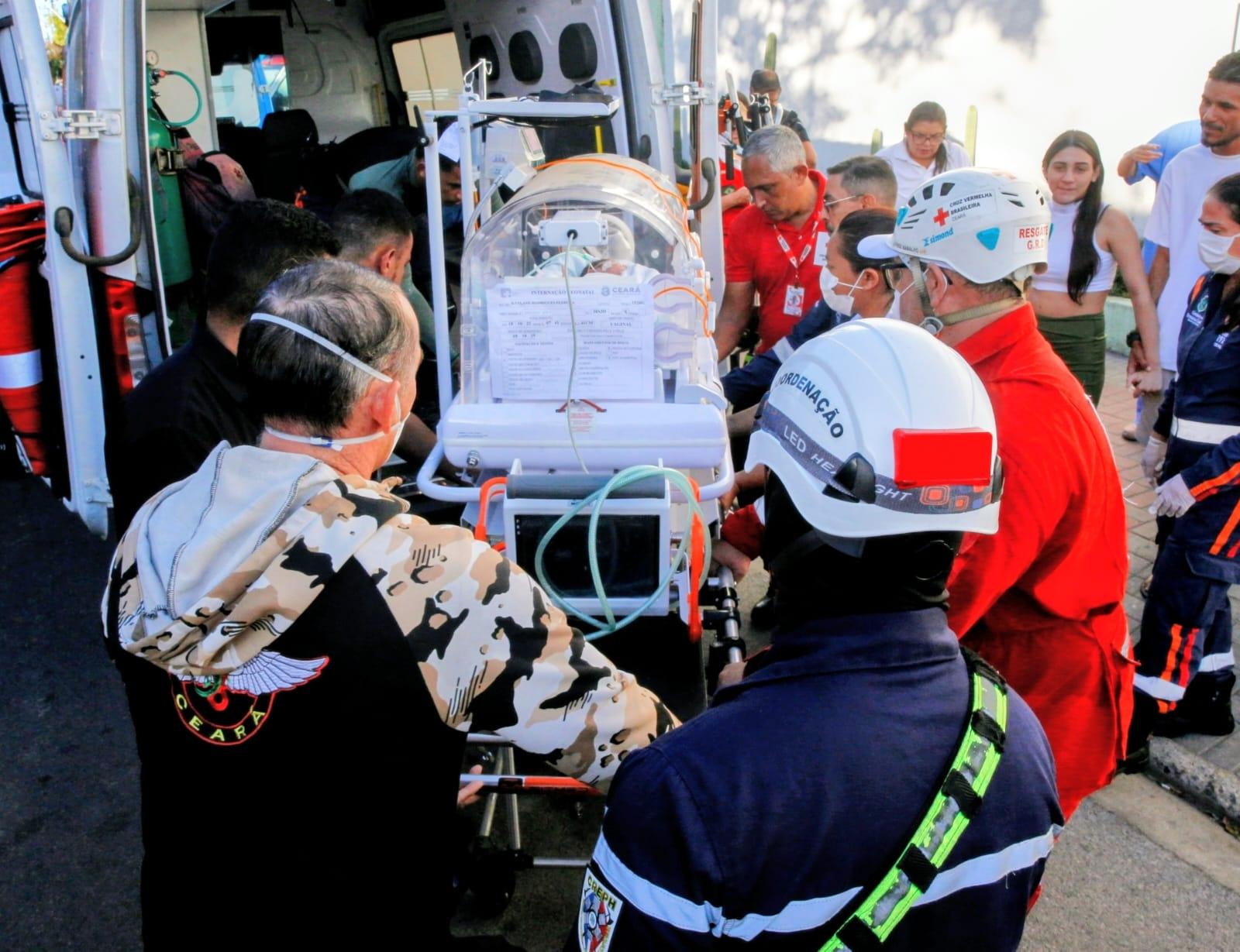 Leia mais sobre o artigo Transferência de pacientes do Hospital César Cals é concluída após 8 horas de operação